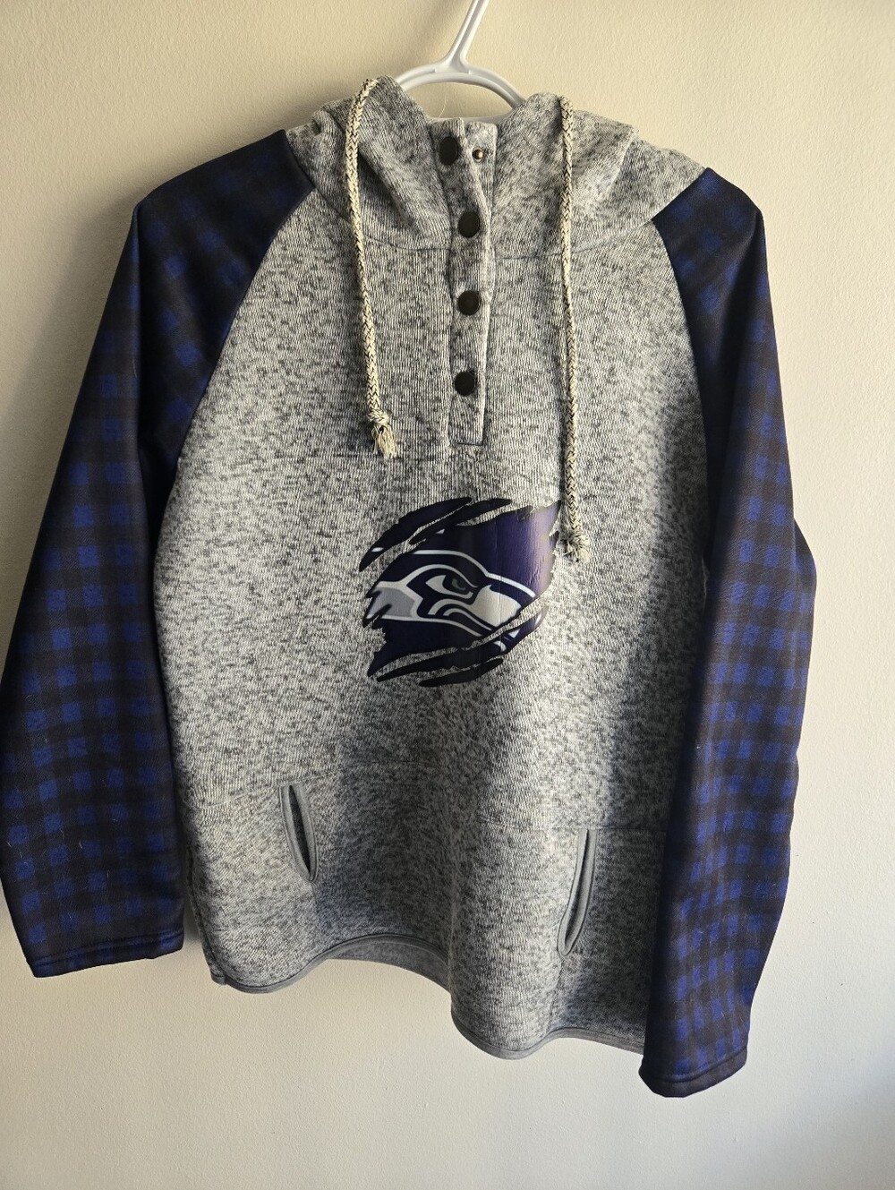 Seattle Seahawks Gray Pullover Hoodie with Blue Plaid Sleeves